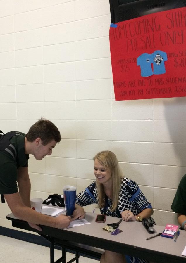 Senior Kerrigan Arnold buys a Homecoming T-shirt from SGA sponsor Whitney Shoemaker during A lunch. 