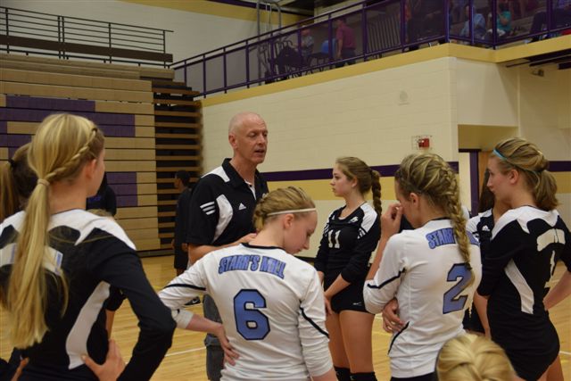  The junior varsity volleyball  team finished 29-4 under coach Mark Decourcy. Two of his players, sophomores Jesse Echols and Lauren Avidano, moved up to varsity following the end of the JV season. 