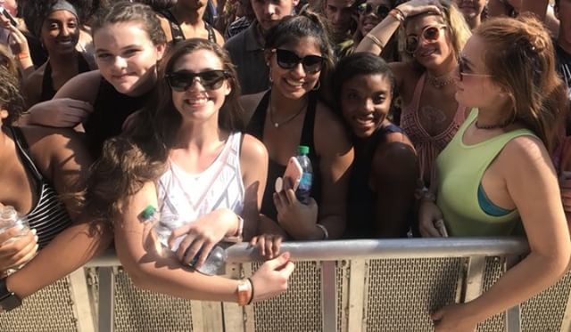 Senior+Madison+Bunch+stands+with+friends+Olivia+Ross%2C+Sonny+Thomas%2C+and+Dani+Brown+at+the+barricade+awaiting+Future.+Bunch+had+to+arrive+hours+early+in+order+to+secure+a+front+row+view.