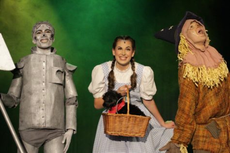 Seniors Douglass Morris, Jo Dearman, and Lou Conti perform as Tinman, Dorothy, and Scarecrow, respectively.