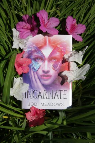 “Incarnate,” Jodi Meadows’ debut novel, unfortunately falls flat due to inexperienced writing. The novel is about a girl named Ana who is the first “New Soul” to be born for thousands of years in the fantasy world in which she lives.