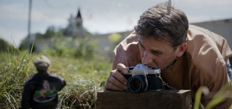 Mark Hogancamp takes a picture of the doll replica of himself, “Captain Hogie.” Despite what the box office earnings may demonstrate, “Welcome to Marwen” does not fail to please. This heart-warming movie tells the true story of Mark Hogancamp, the hate-crime victim who overcomes his PTSD through photography. 