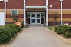 The shrubs behind the attendance office were taken down to keep Starr’s Mill safe from any threats that may try to enter the school. Fayette County has taken down both the shrubs and bird feeders at the Mill to keep the school a safe and healthy learning environment. 