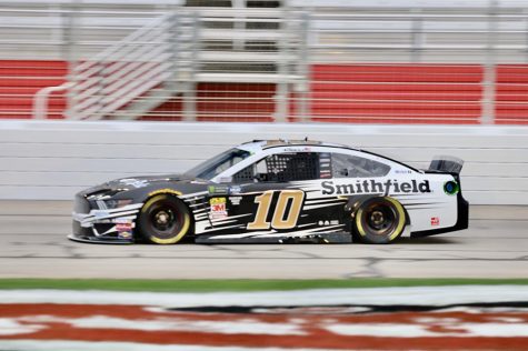 Aric Almirola, driver of the No. 10 Smithfield Ford for Stewart-Haas Racing, won the pole with a time of 30.550 seconds. He lead a pack of Fords that crowded the top five spots, with Denny Hamlin’s No. 11 FedEx Ground Toyota for Joe Gibbs Racing being the only non-Ford top-five finisher.