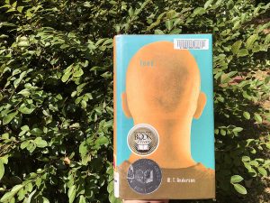 M.T. Anderson’s young adult dystopian novel “Feed” focuses on two star-crossed lovers trying to stabilize their relationship despite their opposing views and unsupportive friends and family. While the dialogue may come across as immature, it provides insight into the minds of teenagers.