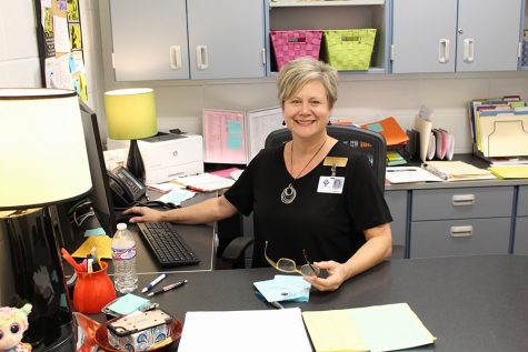 Guidance counselor Shellie Edwards returns not just to Starr’s Mill but also the same office she left ten years ago. Edwards works with students whose last names start with Du - Kj.