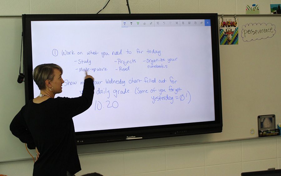 Laurie+Bennet+explains+what+her+math+class+will+learn+during+the+day%E2%80%99s+lesson.+Excited+about+continuing+her+11th+year+teaching%2C+Bennet+plans+on+smiling+and+bonding+with+her+students+--+even+before+Christmas.