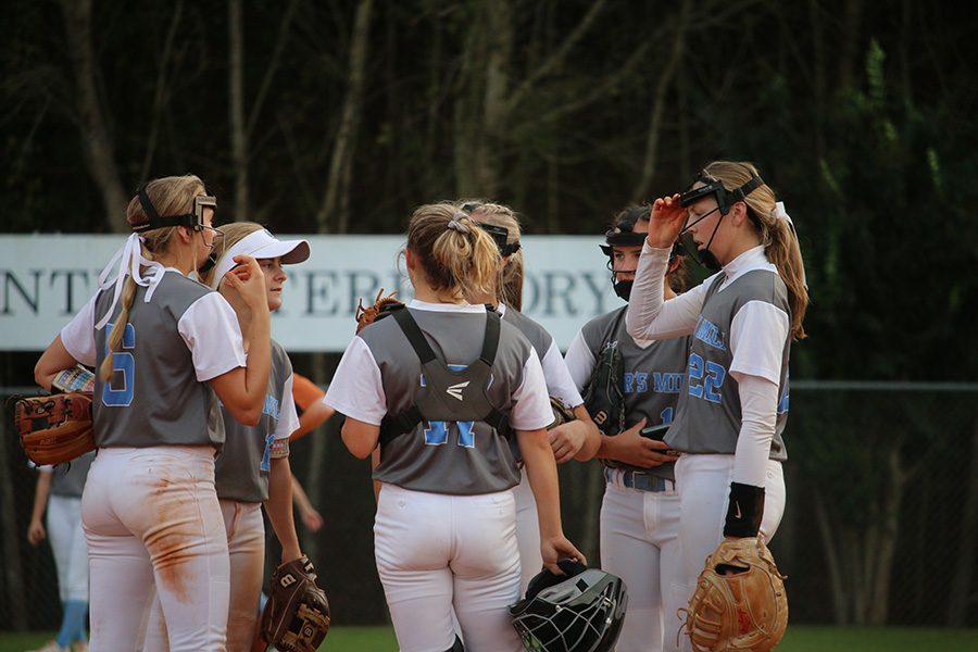 Starr’s Mill infield (left to right, juniors Jolie Lester and Lauren Flanders, sophomores Ashley Sikes, Lilli Backes, and Kalin Blinstrub, and senior Paige Andrews) discussing among each other. Starr’s Mill’s defense only gave up a single run across the entire series.