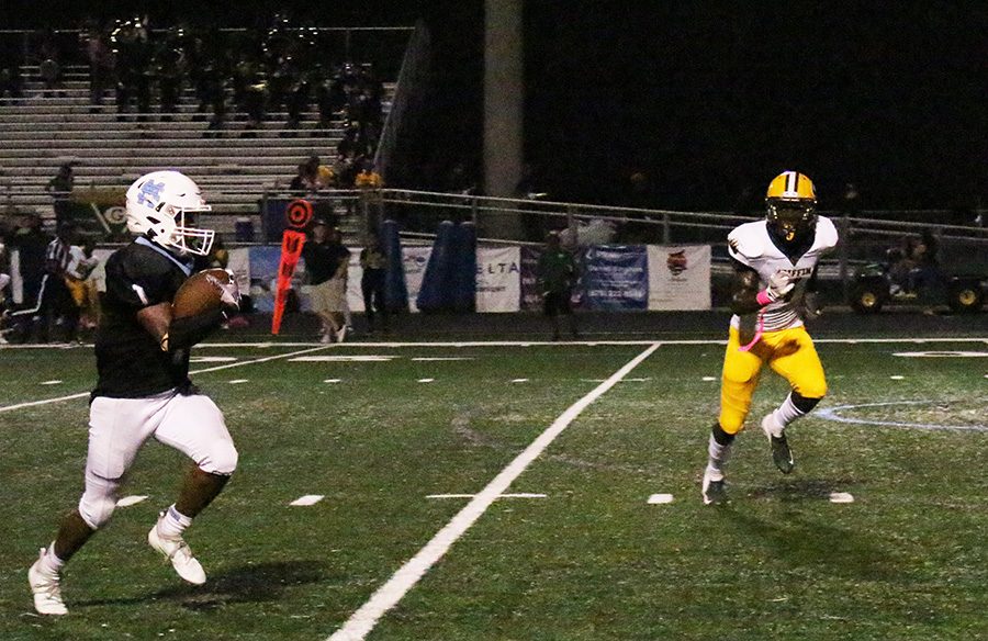 Senior Kalen Sims runs the ball against Griffin. Sims returned to his former self against the Bears, rushing for 195 yards on 28 carries and a touchdown.