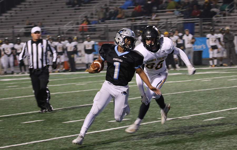 Senior Kalen Sims breaks free from a Tigers defender and looks to score. Sims redeemed himself after last years’ injury against New Hampstead, rushing for 160 yards and two touchdowns.