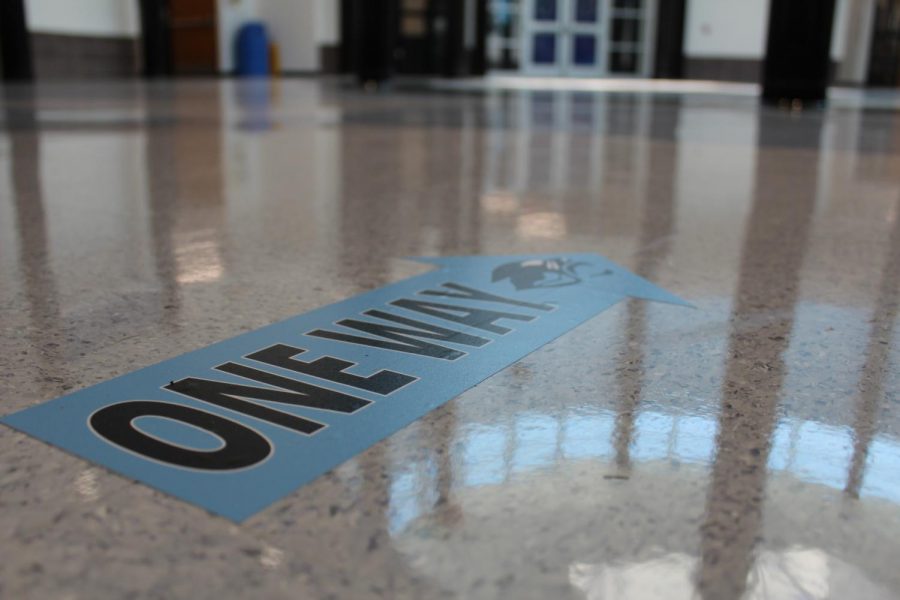Hallway markers show the direction for student traffic to flow out of the 800 hallway. The COVID-19 pandemic has created many new changes to begin the year at Starr’s Mill. Students and faculty will have to adjust to one-way hallways, mask requirements, and a revised book bag policy.