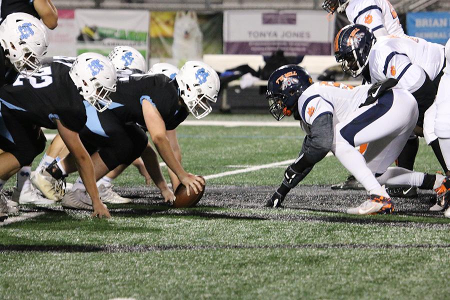 Starr’s Mill offensive line faces off against the Mundy’s Mill defensive line during the first round of the GHSA AAAAA playoffs at Panther Stadium. Every Tuesday, “Gameday Takeaways” will offer analysis of the most recent football game. This column will provide unique talking points driven by live observations and data, bringing full coverage all season long.