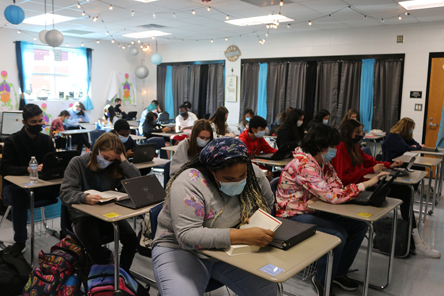 Students+wearing+face+masks+in+Adriah+Williams%E2%80%99+seventh-period+Food%2C+Nutrition%2C+and+Wellness+class.+COVID-19+has+been+plastered+all+over+the+news+since+mid-March+of+2020.+The+global+pandemic%E2%80%99s+spread+can+be+limited+by+wearing+masks+and+social+distancing%2C+something+posing+a+challenge+to+schools+reopening+for+the+2020-2021+school+year+due+to+people%E2%80%99s+blatant+disregard+for+the+health+and+safety+of+others.++