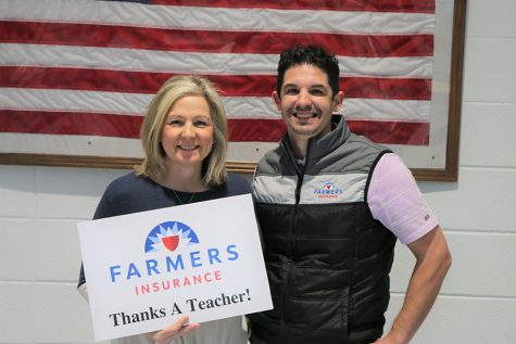 Robin Huggins received the Golden Apple Award from Farmers Insurance for the second time in her teaching career. She prioritizes a connection with her students and the engagement of her classes through collaboration.