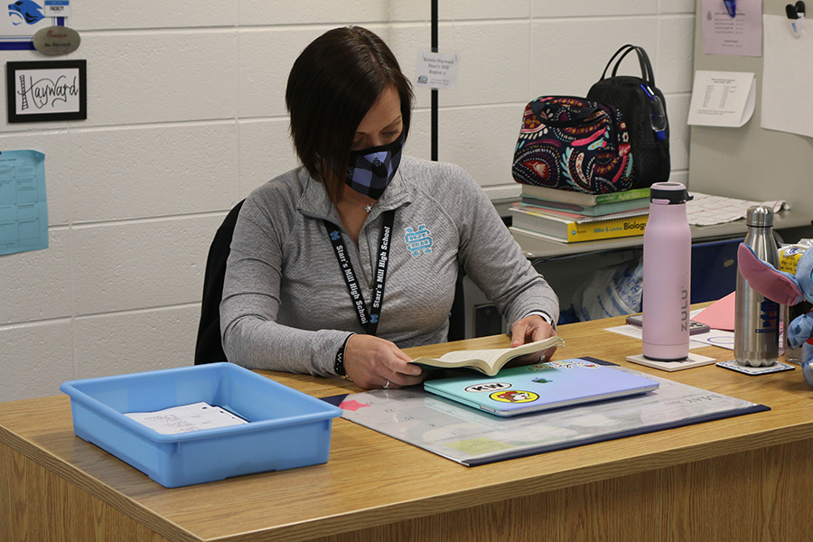 Varsity sideline, competition, and basketball cheer coach Kristie Hayward read “The Four Winds” by Kristin Hannah. The fiction novel illustrates the life of a woman living in the Great Plains and struggling to take care of her two children during the Great Depression.  