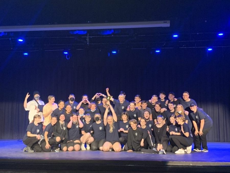 Starr%E2%80%99s+Mill+Thespians+pose+after+winning+the+regional+One+Act+competition+last+fall+with+their+performance+of+%E2%80%9CGatsby.%E2%80%9D+For+the+first+time+in+school+history%2C+Starr%E2%80%99s+Mill+will+perform+at+the+annual+Thespian+Conference+in+Columbus.+