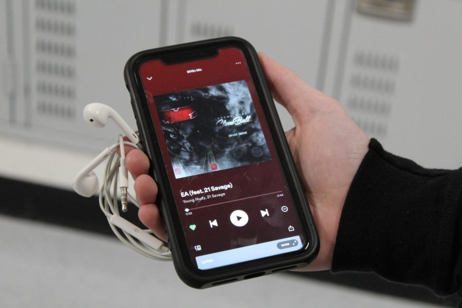 Sophomore Justin Sparks is listening to “EA” by Young Nudy and 21 Savage. This song is the second piece 21 and Nudy have collaborated on together. 