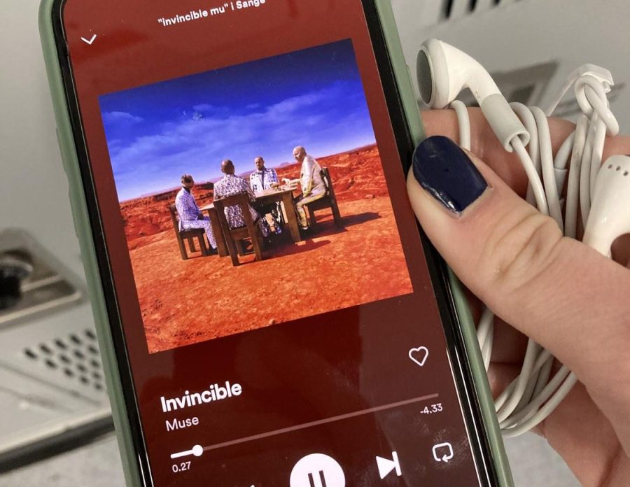 Sophomore Quinn Bird is listening to “Invincible” by Muse. The song is from Muse’s fourth album, “Black Holes & Revelations.”