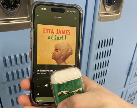 Senior William Hampson is listening to “A Sunday Kind of Love” by Etta James. Hampson describes how the instruments merge with the vocals and create something special to him. 