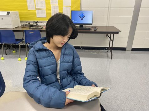 Junior Joanne Yi enjoyed reading “Wonder” by R.J. Palacio. “Wonder” follows the story of a boy named August Pullman who attends a traditional school for the first time after being homeschooled for the previous years of his life due to his facial surgeries. 