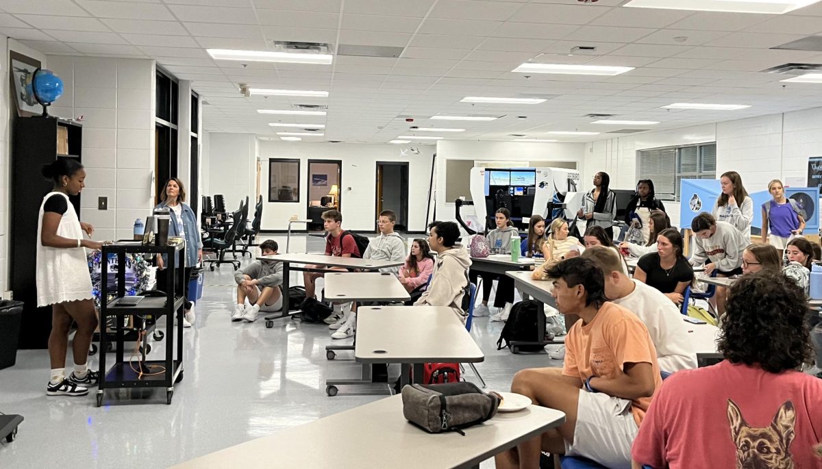Students gather at the first meeting of Fellowship of Christian Students, a new club created by senior Kenya Sharp. FCS is centered around growing students’ faiths and publicizing Christianity around Starr’s Mill. The club is planning to meet once a month at 8 a.m. in room 815. 