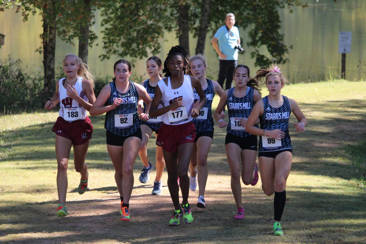 The Starr’s Mill varsity girls push their way through the course with the Whitewater girls close by. Sophomore Kendra Ivaska (92) earned second place followed closely by sophomore Jayla Fouse (177) and senior Brianna Valadao (183). The Starr’s Mill girls varsity ended up narrowly pulling out a win against Whitewater High School.