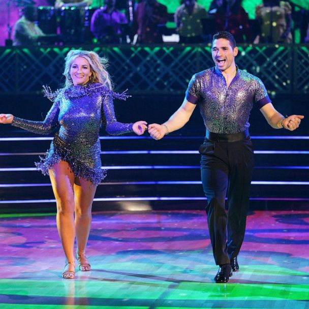 Week 2’s elimination round included actress and singer Jamie Lynn Spears and her pro dancer Alan Bersten being eliminated after earning 16 points out of a possible 30. The couple danced a cha-cha-cha routine and received the least amount of points from the judges and the audience. 