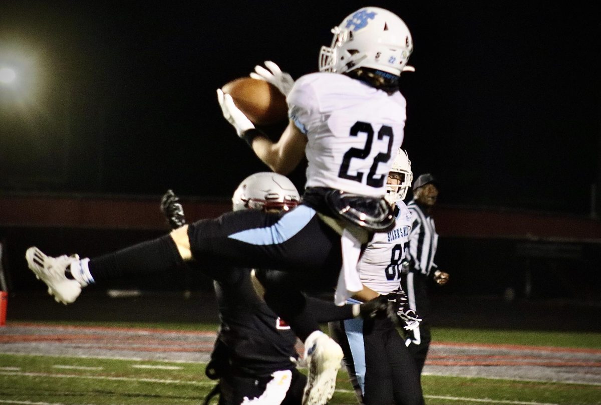 Junior Lincoln DeLaere catches a pass from junior quarterback Logan Inagawa. DeLaere scored one of the three touchdowns for the Panthers. 