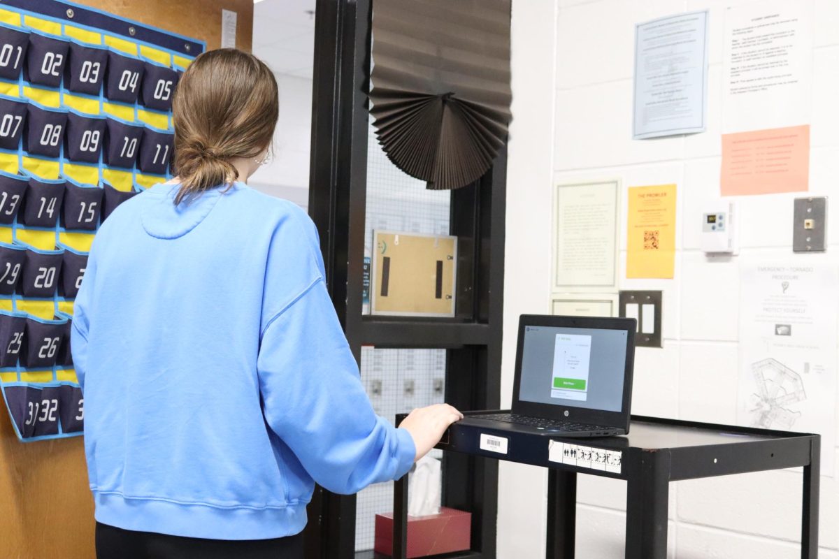 Sophomore Ella Bissonettte demonstrates SmartPass. SmartPass is a virtual hall pass that helps staff keep track of student whereabouts. Starr’s Mill will be using SmartPass for the rest of this school year on a trial basis to determine if the school should purchase the continued use of the application going into the 2024-2025 school year. 