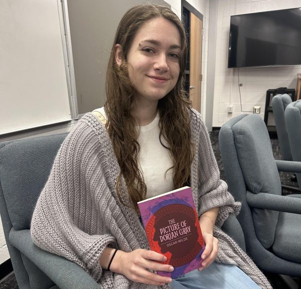 Freshman Gracie Deaton is currently reading “The Picture of Dorian Gray” by Oscar Wilde. The novel follows the story of Dorian Gray and his self-reflecting portrait.