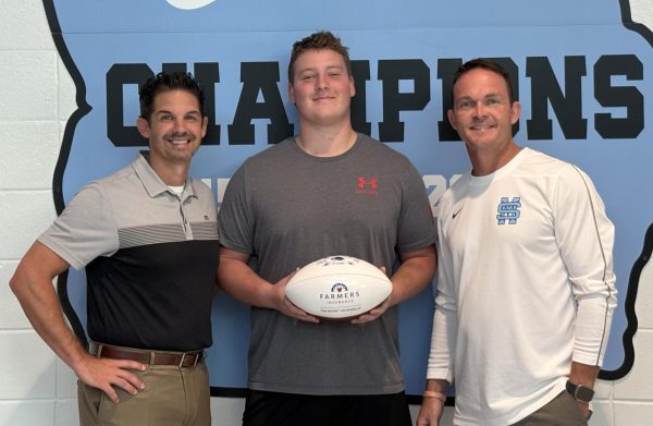 Senior Andrew Spitznagle has earned recognition as the fourth Player of the Week. He is awarded for his outstanding performance on the defensive and offensive line.