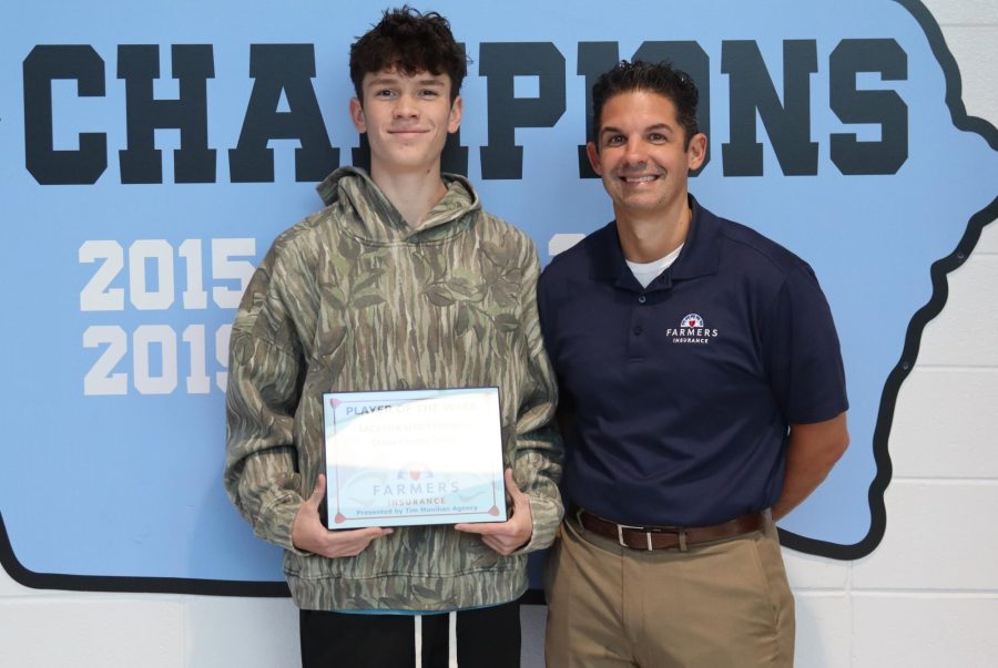 Tim Monihan and Farmers Insurance recognize senior Jackson Underwood as the fifth Player of the Week for the fall season. He is awarded because of his great performance at meets and his teamwork skills.